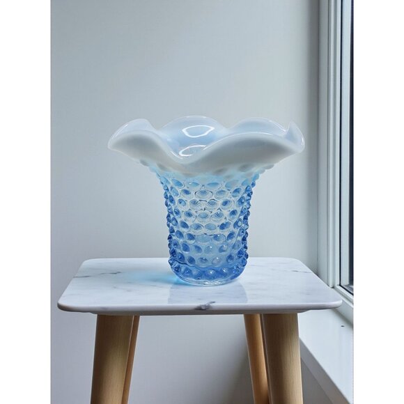 vintage 1980s fenton style blue,white glass hobnail vase - Picture 2 of 8